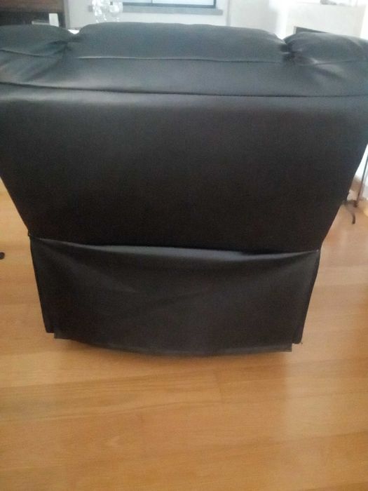 Cadeirão reclinável, com massagens.