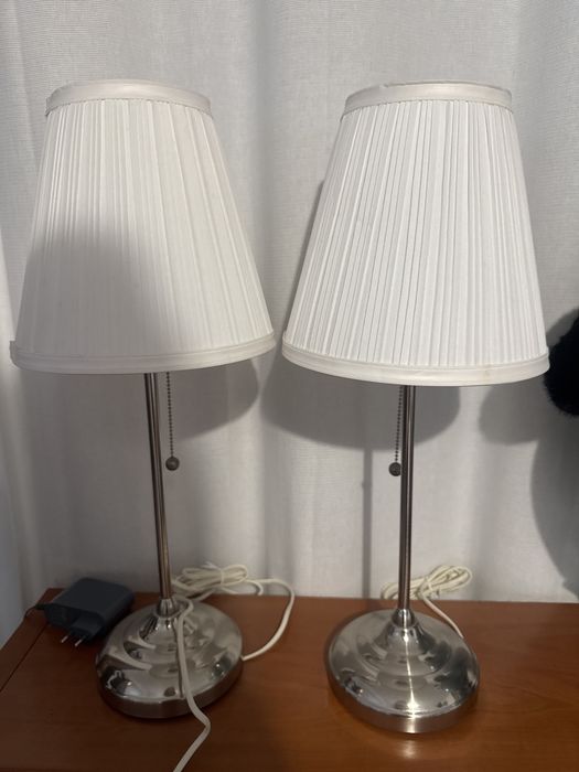 Dois candeeiros de mesa