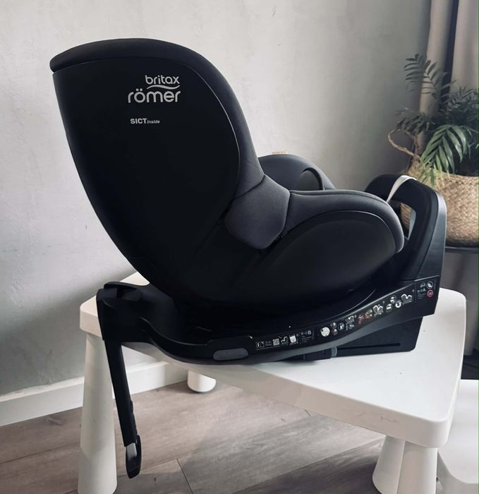 Fotelik samochodowy + baza