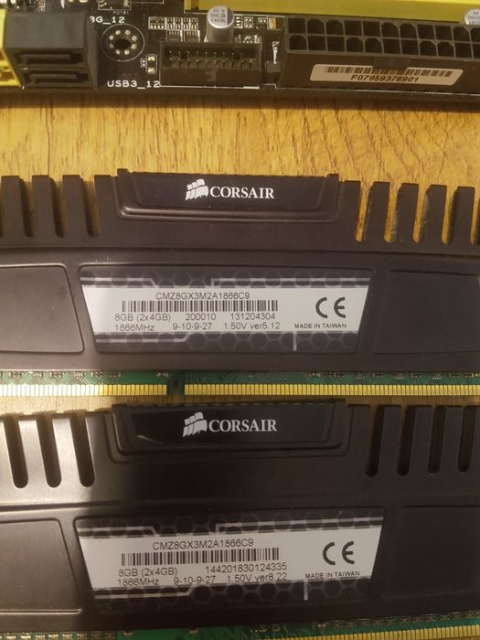 ASUS H81M-E + 8 GB ram DDR3 1866 MHz+ i3 4150 3.5 GHz