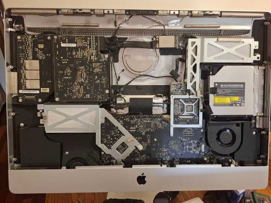 iMac 27" A1312 Mid 2010 – Avariado | Para Peças ou Reparação
