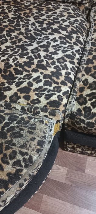 Продам кутовий  диван,ПіД РЕСТАВРАЦІЮ!ДАМАНСКИЙ!