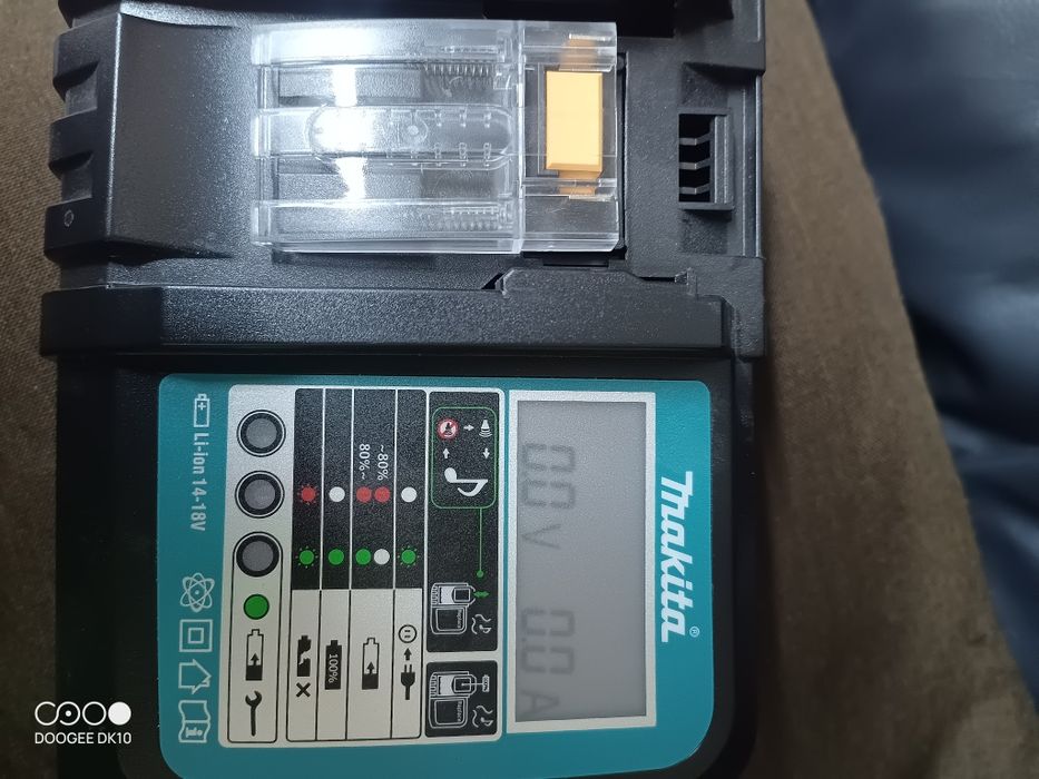 Зарядное устройство Makita