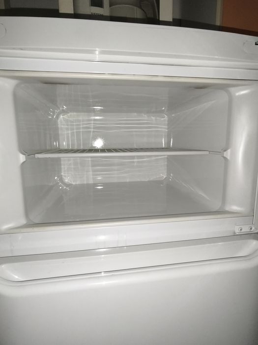 Vendo Frigorífico Ariston com congelador