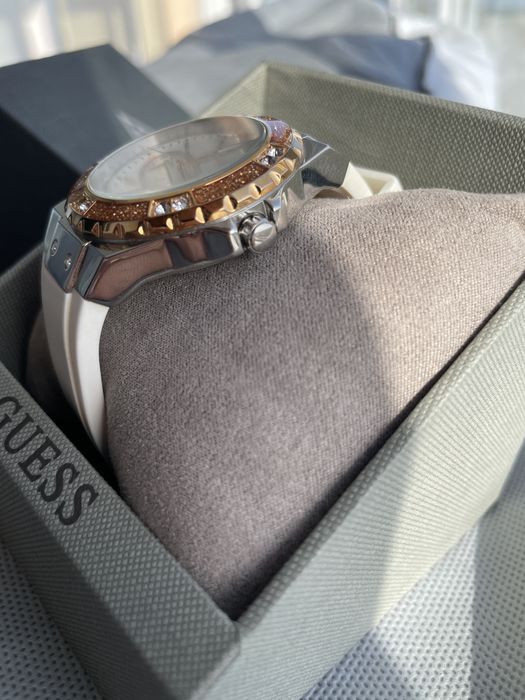 Часи GUESS W1053L2