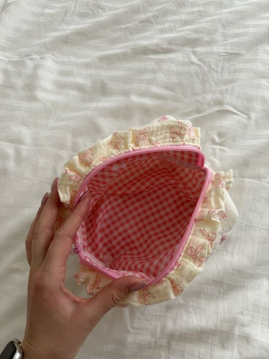 Kosmetyczka kremowo rózowa w kokardki akcesoria pinterest coquette