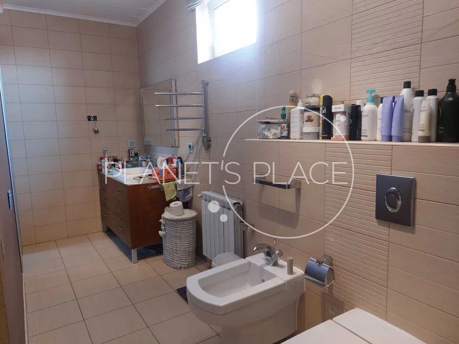 Продам 4к. квартиру, пр-т. В. Лобановського, м. Деміївська.