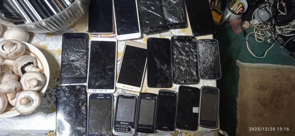 Продам б у телефоны на разборку