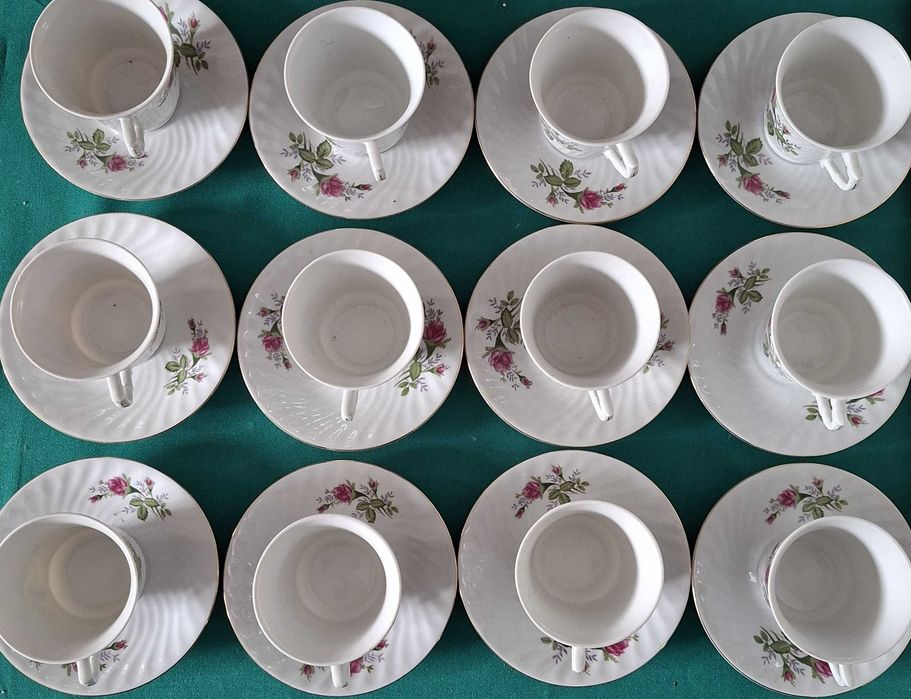 12 Chávenas de Chá orientais antigas, com rosas