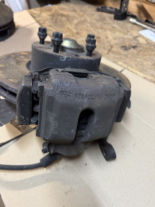 Tarcza kotwiczna osłona tarczy zacisk przód piasta BMW E38 740i