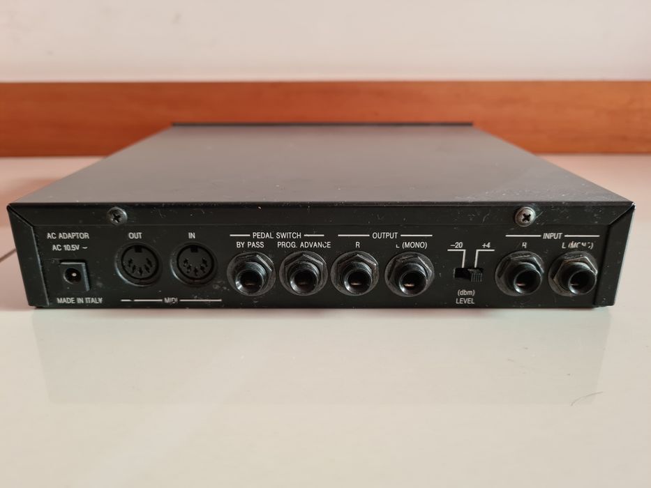 Processador de efeitos para guitarra, baixo e órgão