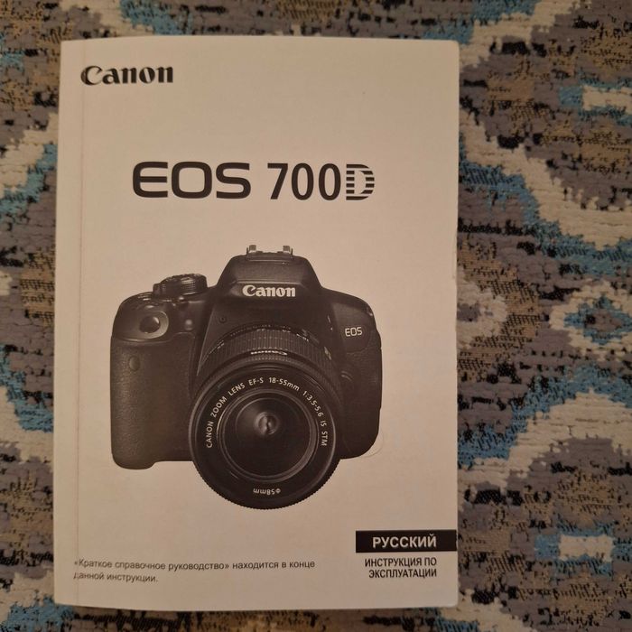Canon EOS 700D + kit 18-135mm объектив идеальное состояние