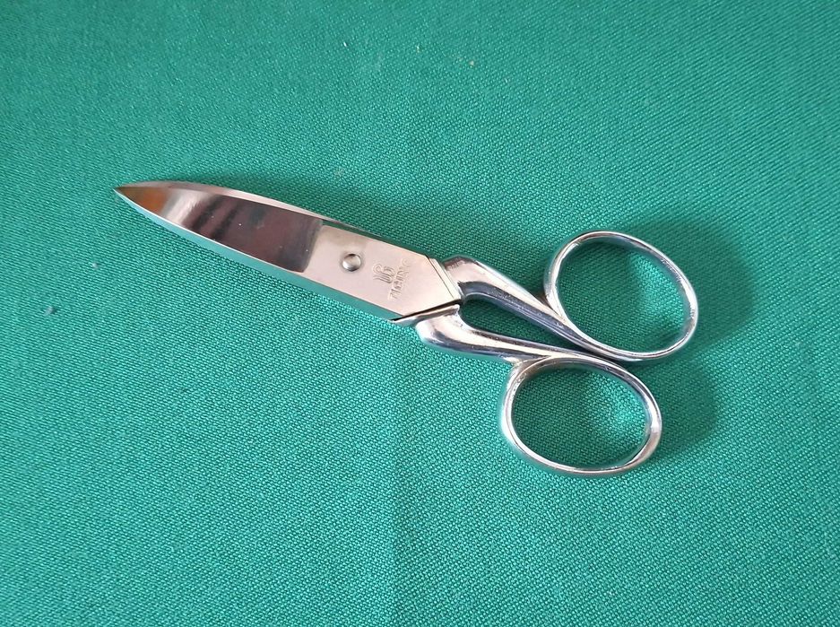 Tesoura Bedima Ticino, com pontas curvas, em aço inox, vintage