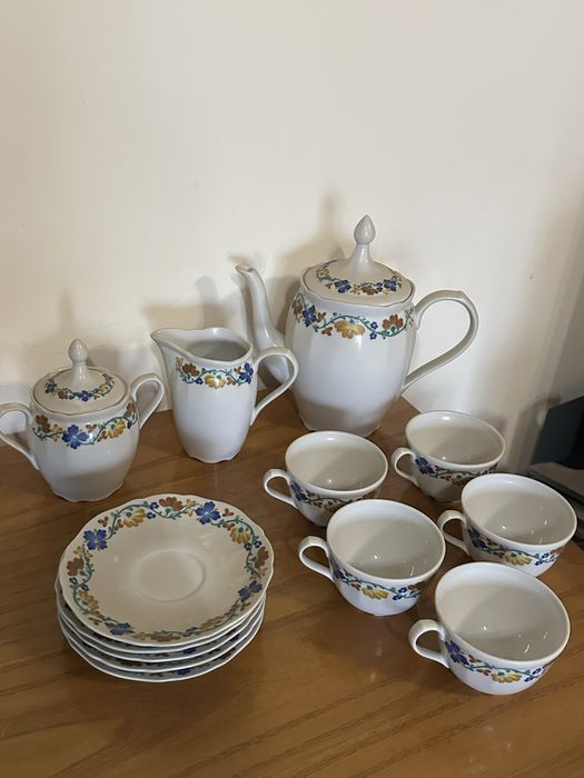 Serviço de Chá em Porcelana Decorada