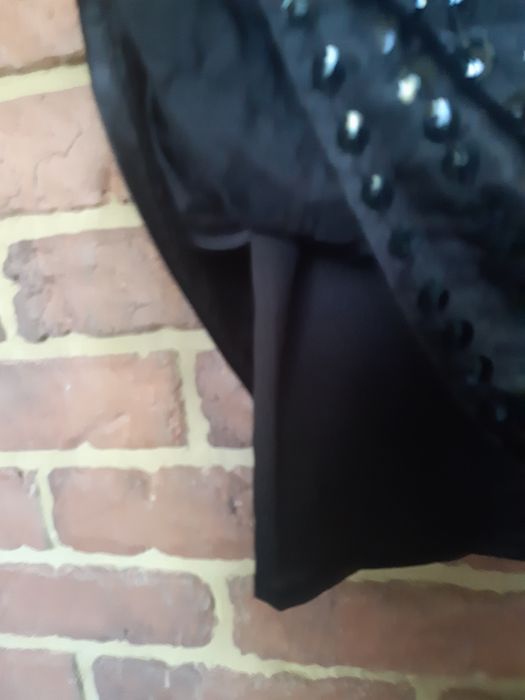 Czarna sukienka z cekinami