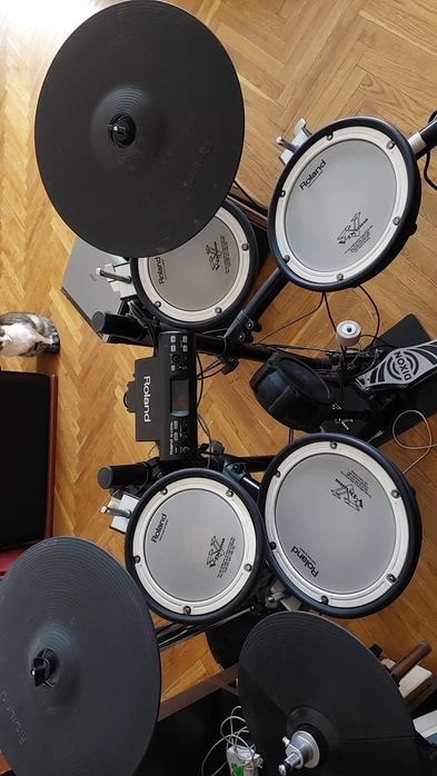 Барабанна установка Roland  TD4, V drums