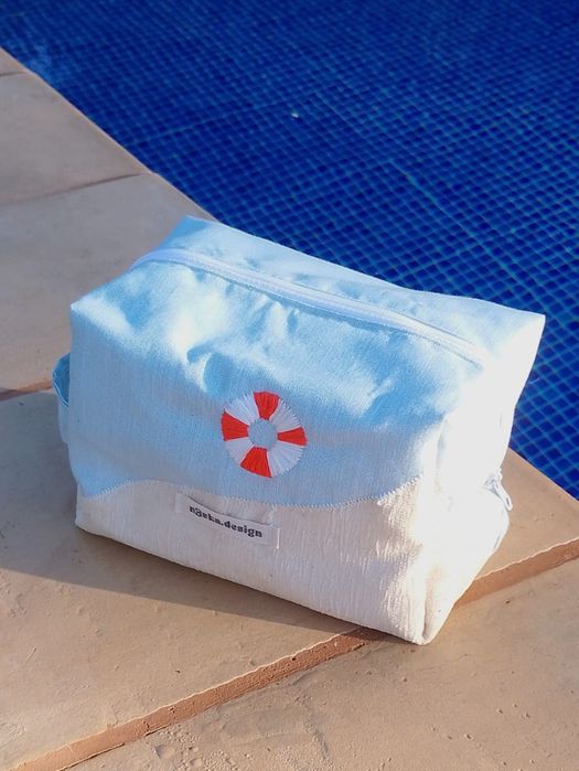 Nécessaire bordado à mão