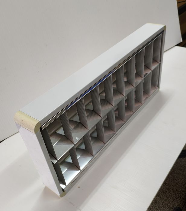 Armadura com lâmpadas fluorescente ou led