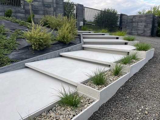 Schody lewitujące, kaskadowe , beton architektoniczny, duże formaty