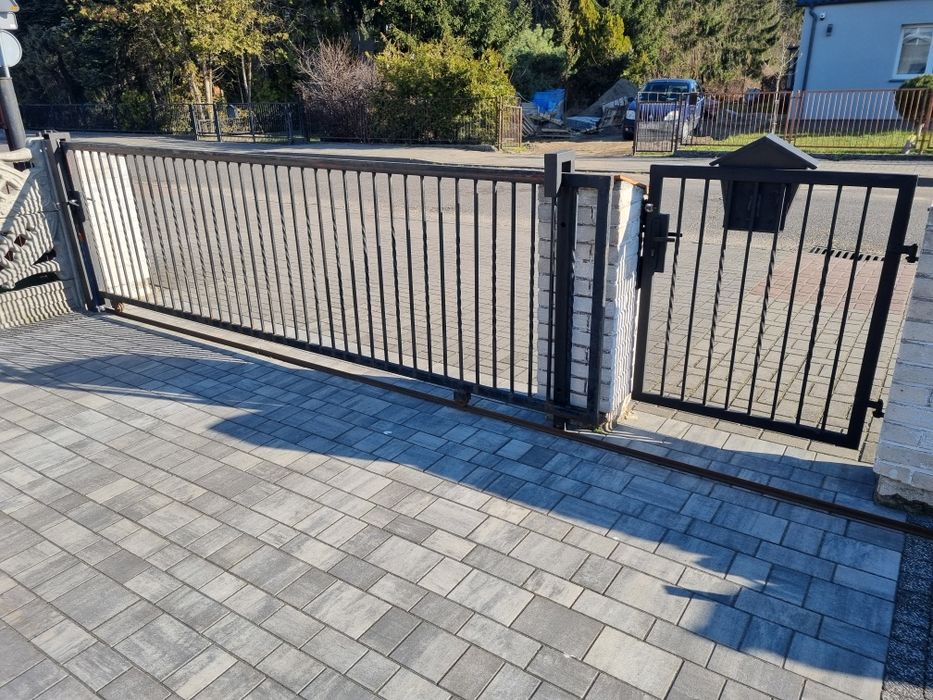 Brama przesuwna plus dwie  furtki