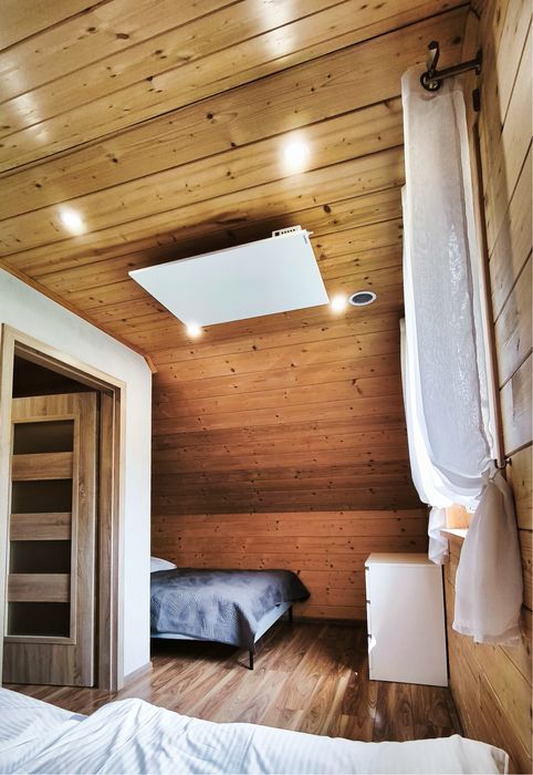 Domek w górach, nad jeziorem