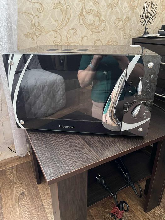 Мікрохвильова піч Liberton