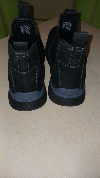 Продам ботинки челси