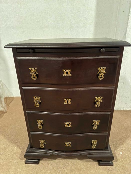 Conjunto móveis de madeira maciça — 2 cómodas + 3 mesinhas cabeceira