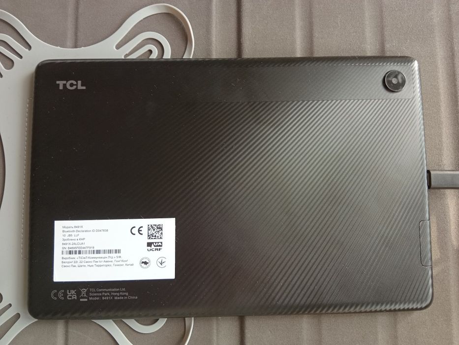 Продам новый планшет TCL 10.1 з  чохлом та коробкой