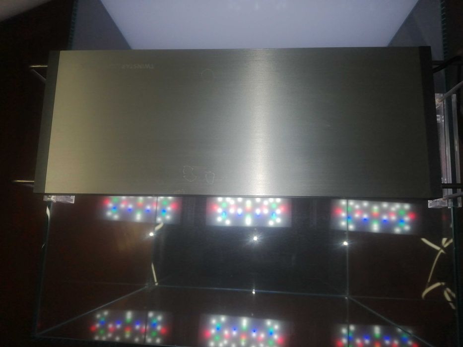 Aquário Cubo 64L (40cm) + Calha Twinstar 300E III WRGB (Estado Impecável)