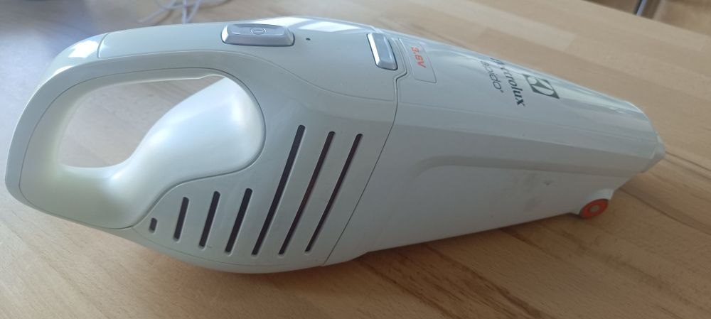 Sprzedam odkurzacz Electrolux Rapido 3.6 V