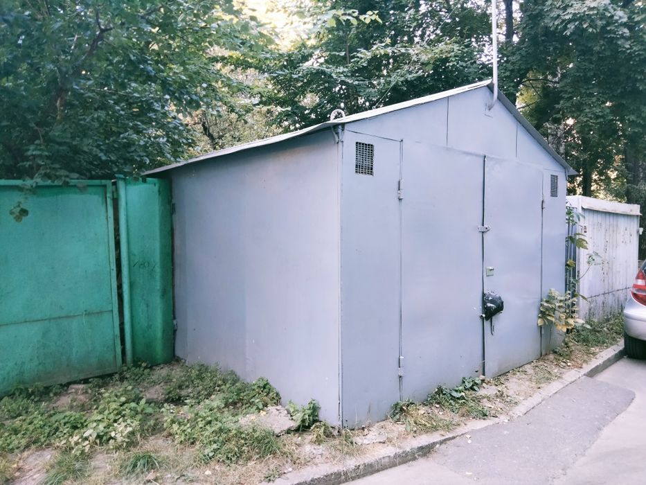 Продам гараж без місця