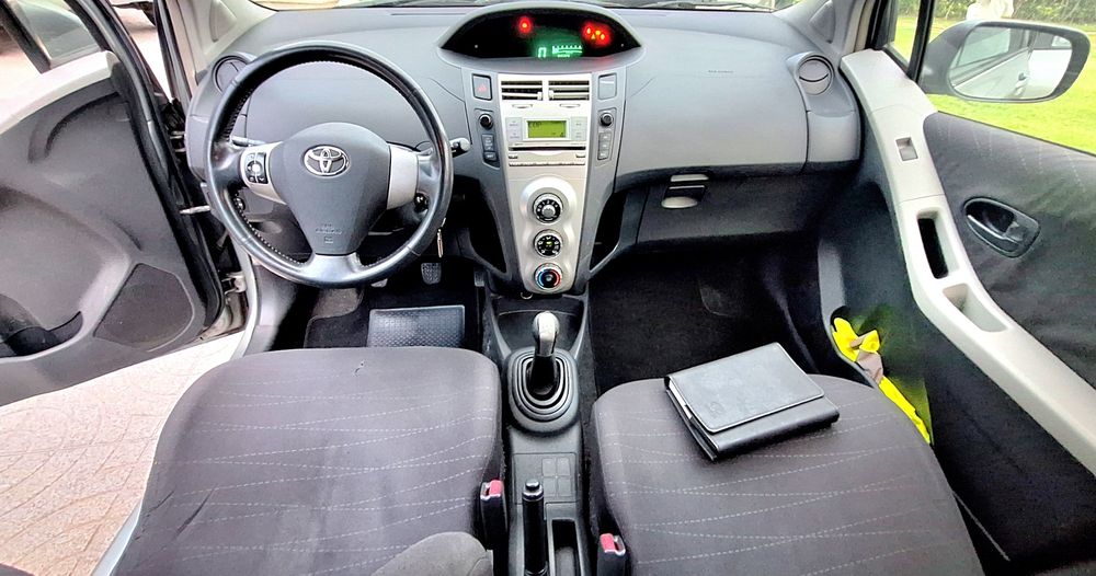 Toyota Yaris 1.0 VVT-i com AC