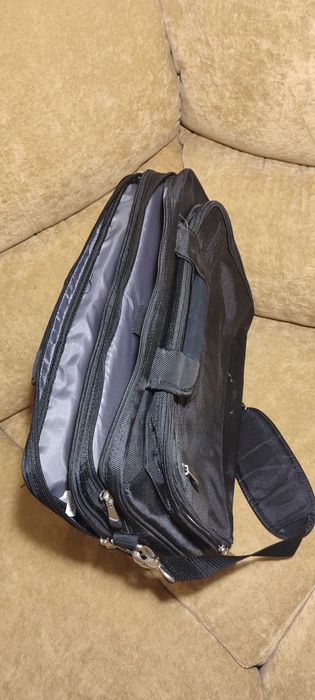 Сумку для ноутбука портфель