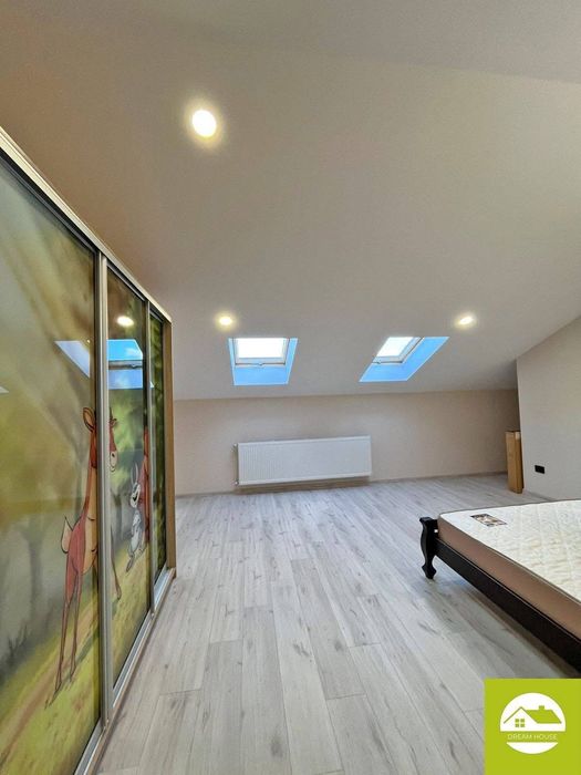 Перша здача.Квартира зі світлом! Здається трикімнатна велика квартира