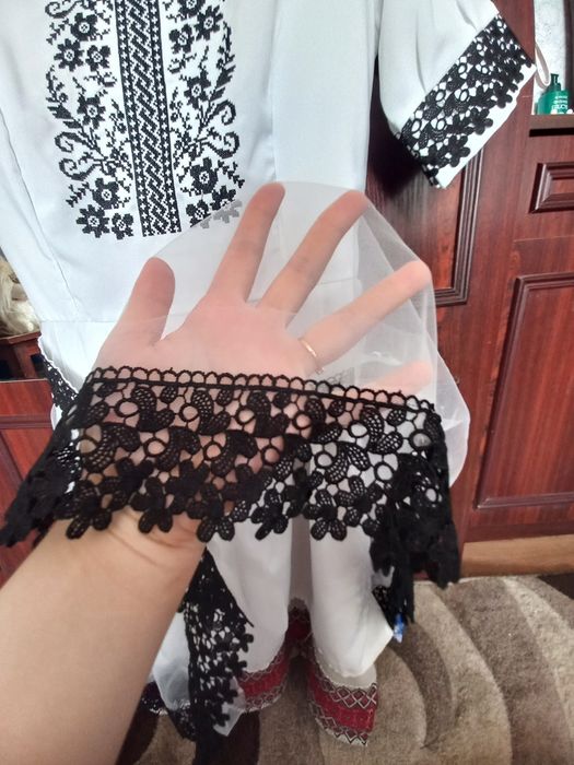 Продаю вишиту сукню. Ціна - 650 грн.
