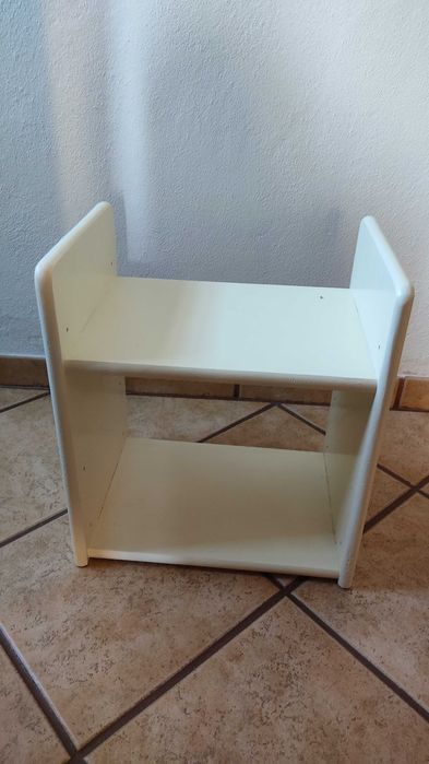 Móvel pequeno branco