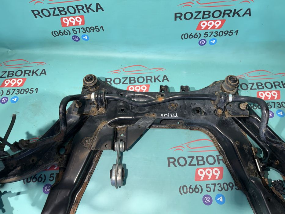 Подрамник стойка Nissan Rogue підвіска X trail T32 цапфа