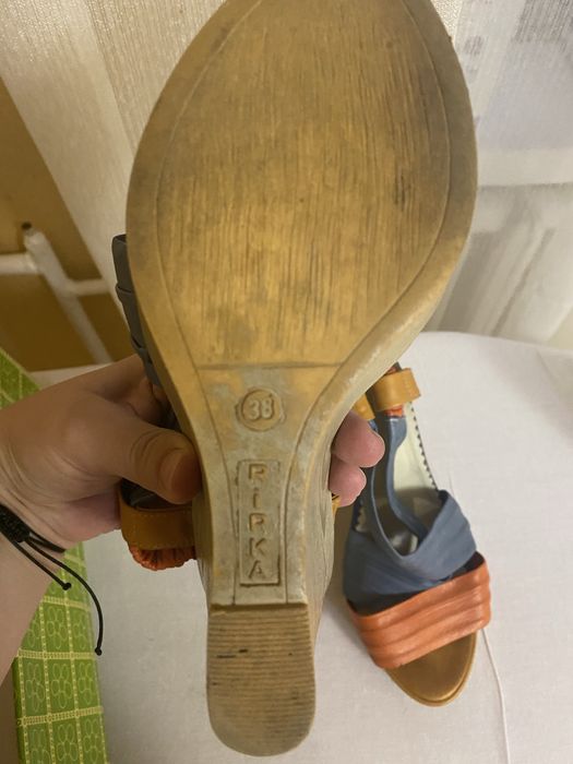 Босоніжки на такетці 38 р