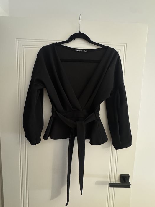 Czarna bluzka kopertowa z wiązaniem Boohoo peplum r. 40 L dekolt V bufiaste rękawy