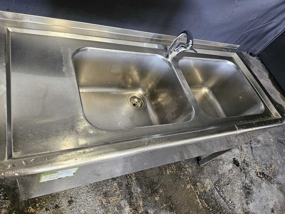 Bancada em inox com 2 lava loiça