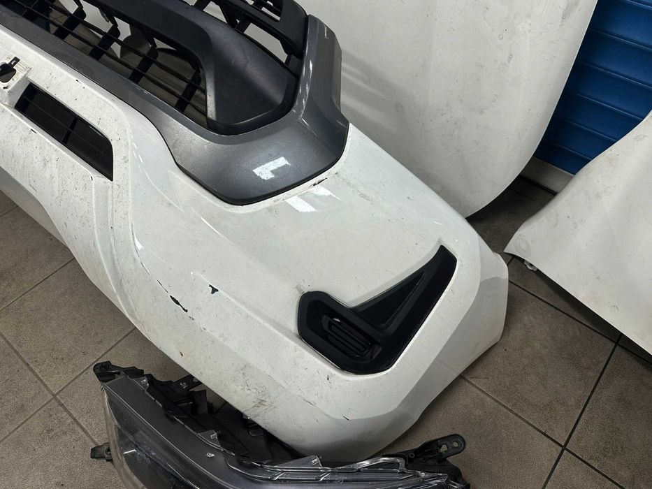 Разборка Шрот TOYOTA HILUX VIII 21- капот и другие запчасти