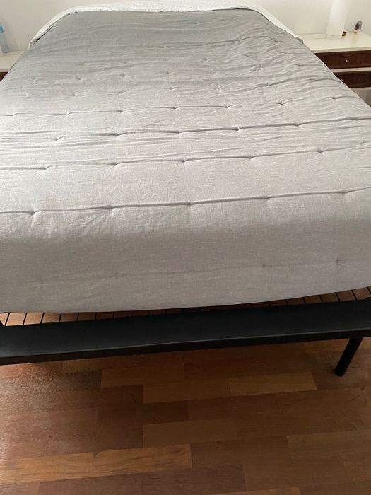 Cama estrado em ótimo estado
