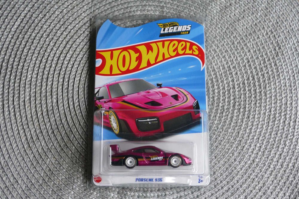 Hot Wheels autko "Resorak" PORSCHE 935 + protektor edycja 2024r.