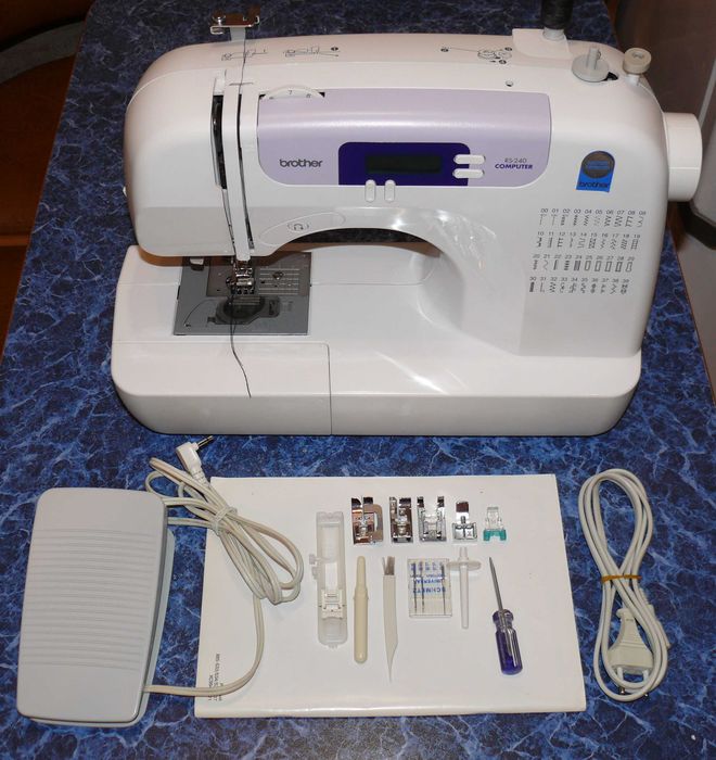 Комп'ютерна швейно-вишивальна машина Brother RS-240 Computer