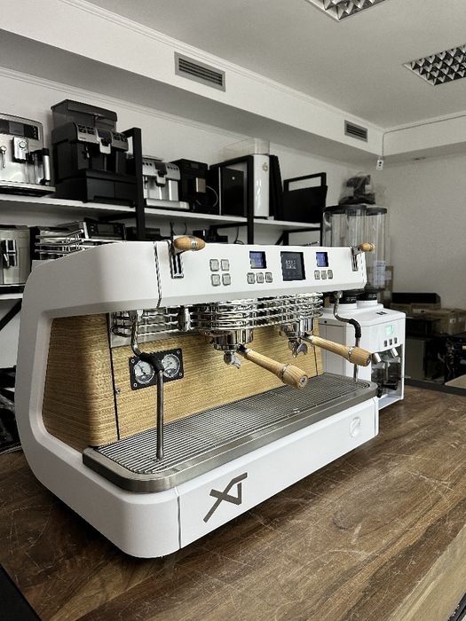 Професійна кавомашина Dalla Corte XT 2 gr used coffee machines white w