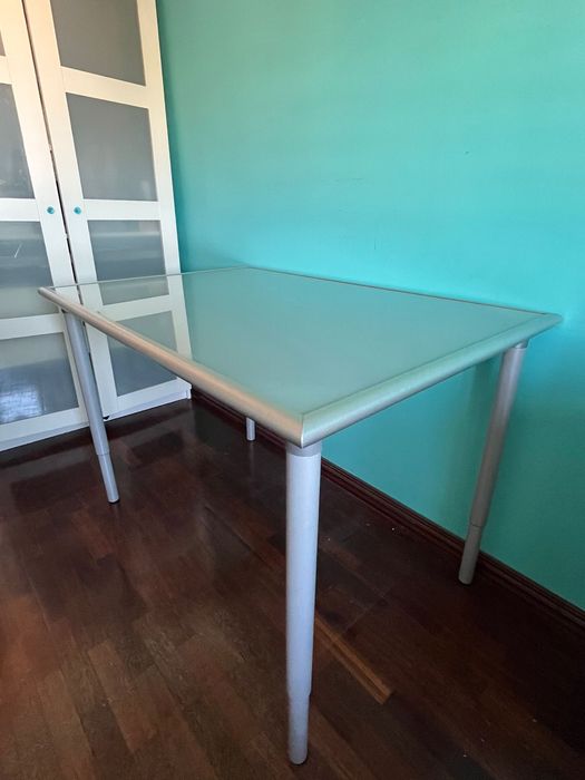 Mesa Vidro IKEA.