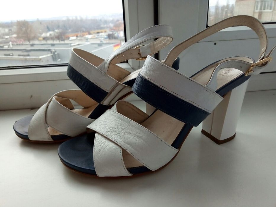 Босоножки кожаные