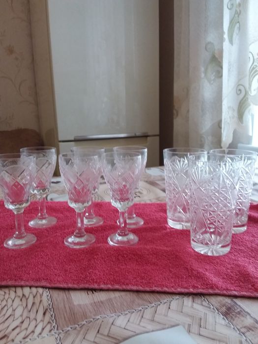 Хрустальные стаканы и рюмки