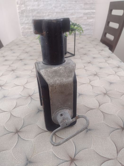 Hak holowniczy zaczep przód Volvo FH